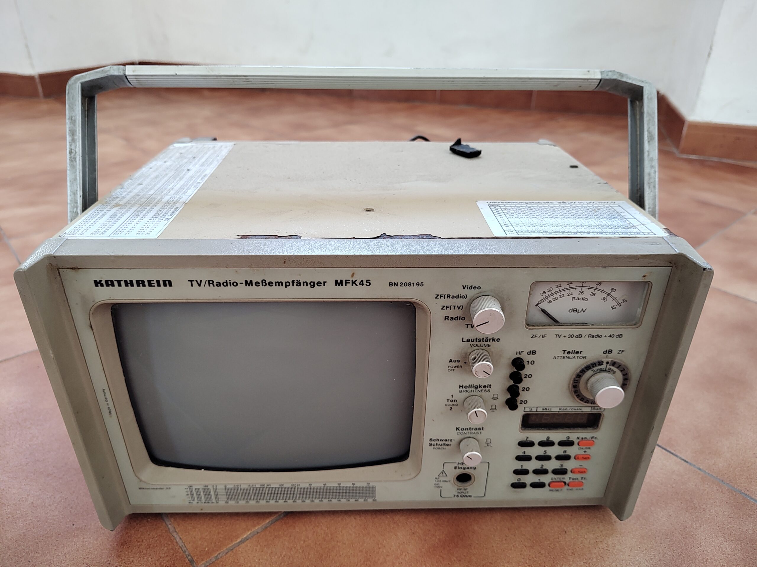 Medidor portátil de señales de televisión y radio Kathrein MFK 45